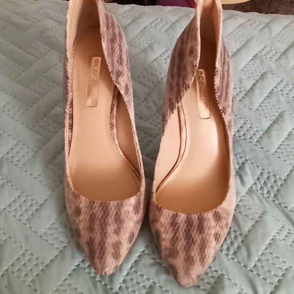 Womens BCBG snakeskin print heel